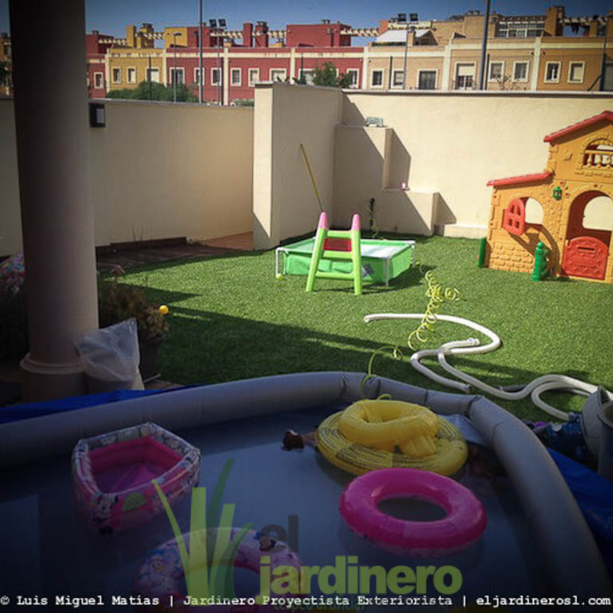 Proyectos de jardines con Césped artificial por la provincia de Cádiz