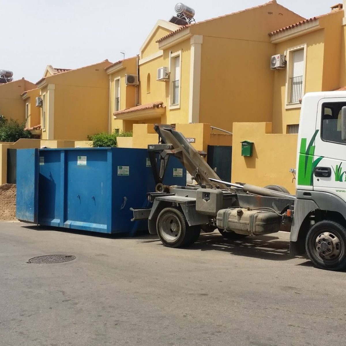 Maquinaria e infraestructura  para instalar césped artificial en Cádiz