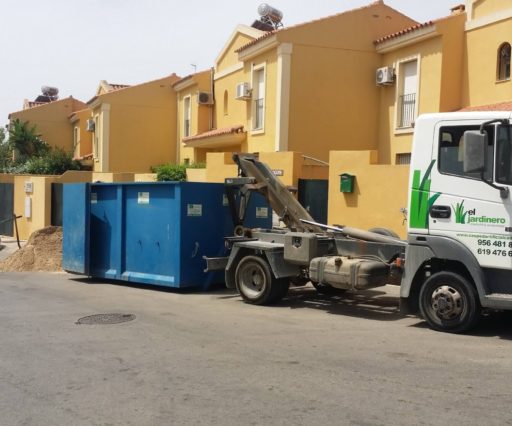Maquinaria e infraestructura para instalar césped artificial en Cádiz