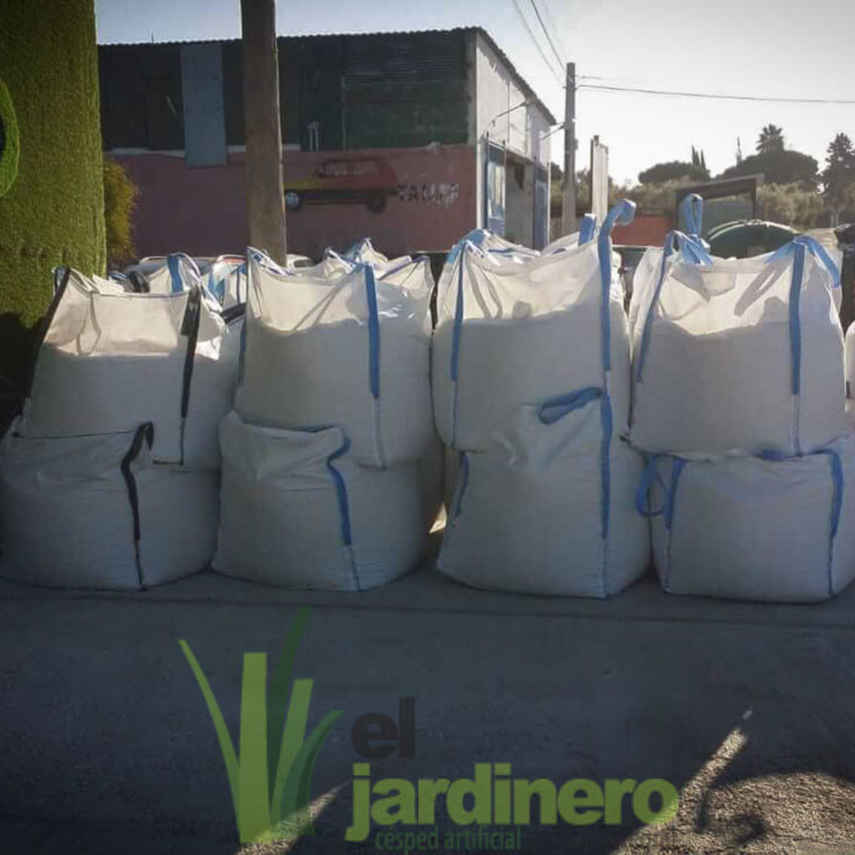 Maquinaria e infraestructura  para instalar césped artificial en Cádiz