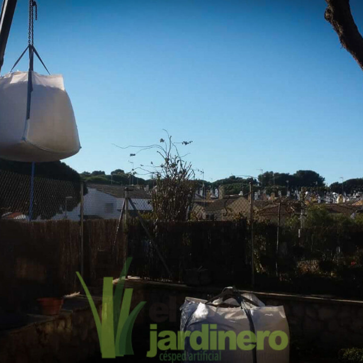 Maquinaria e infraestructura  para instalar césped artificial en Cádiz