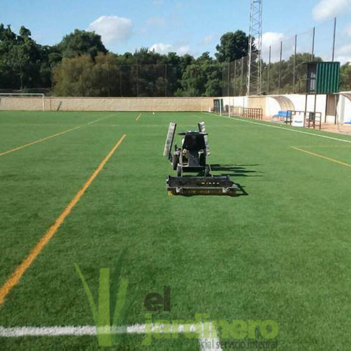 Maquinaria e infraestructura  para instalar césped artificial en Cádiz