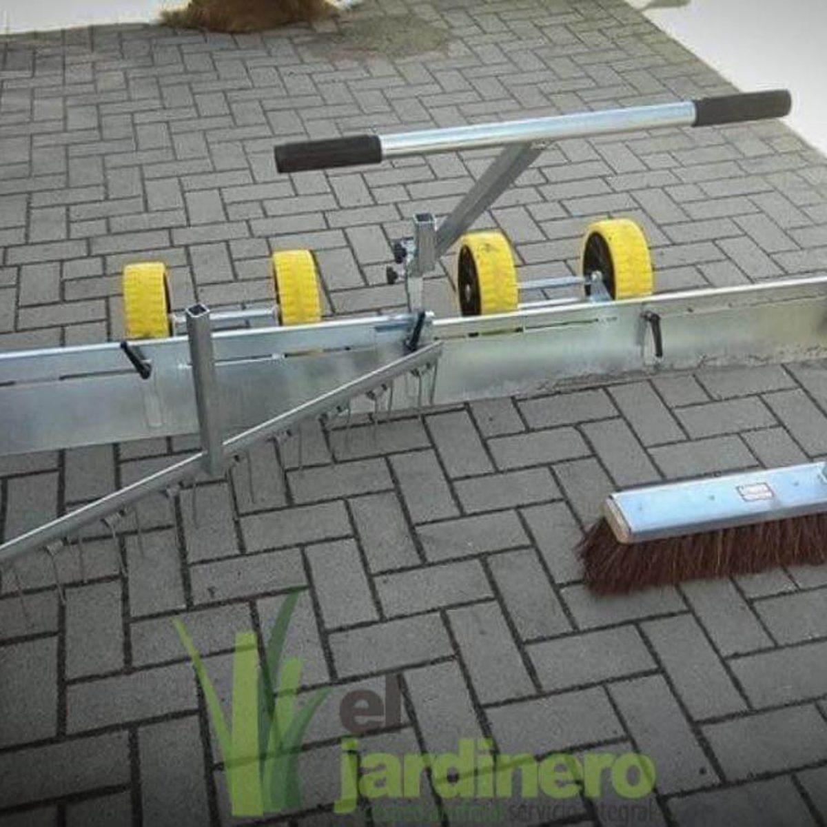 Maquinaria e infraestructura  para instalar césped artificial en Cádiz