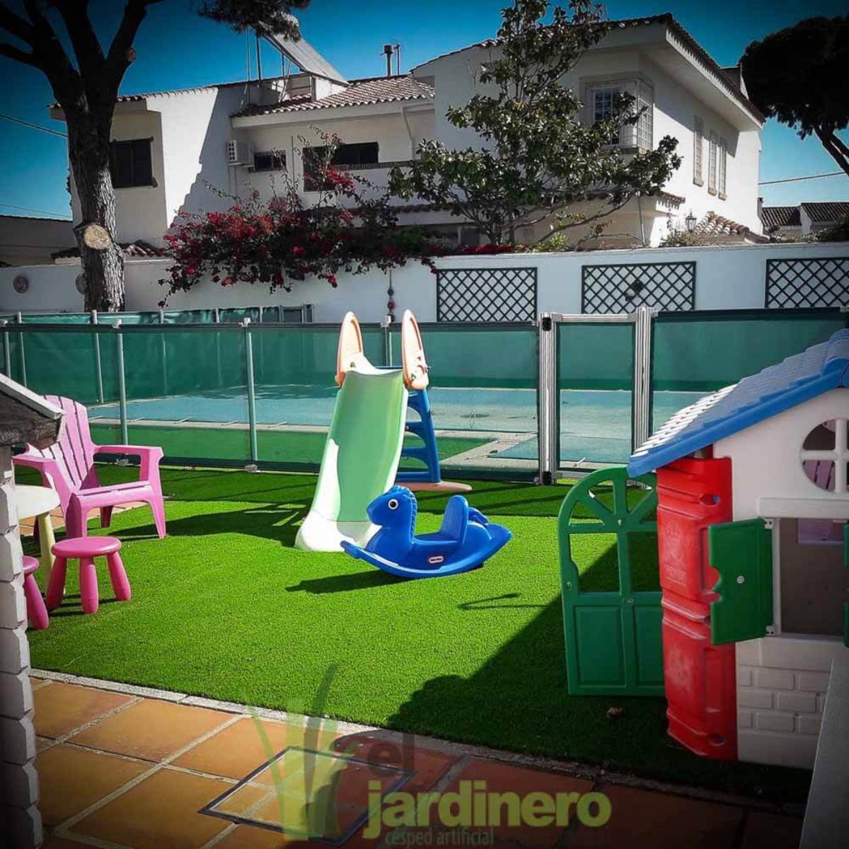 Proyectos en piscinas con Césped artificial por la provincia de Cádiz