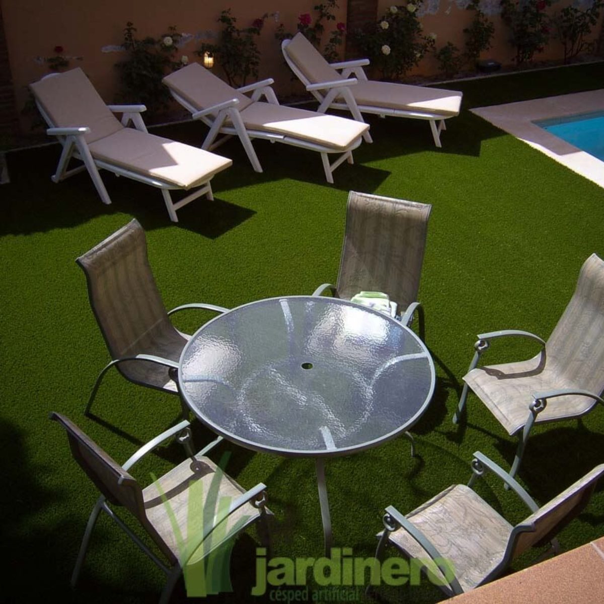 Proyectos en piscinas con Césped artificial por la provincia de Cádiz