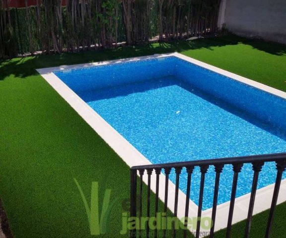 Proyectos en piscinas con Césped artificial por la provincia de Cádiz