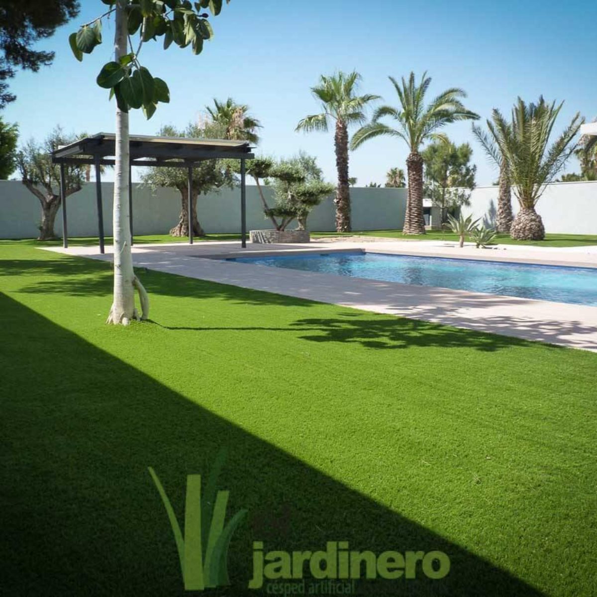 Proyectos en piscinas con Césped artificial por la provincia de Cádiz